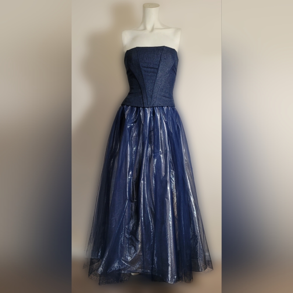 Zum zum dress by Niki Livas, strapless, strucktured bodice,size 5-6